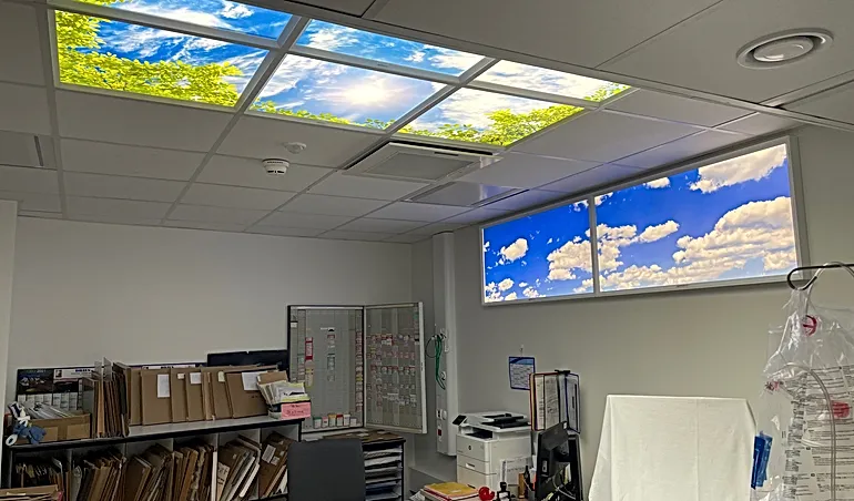 Dalles LED lumineuses et Tableaux Lumineux - Installation en CHU 7 CU strasbourg 2