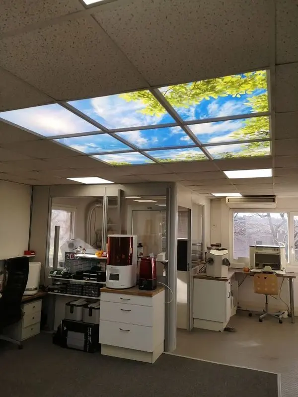 Installation faux Plafond ciel nuage - Laboratoire OPAL 7 Décor led plafond ciel nuage - réalisation Lightmann