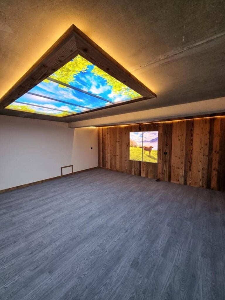 Plafonnier LED et Fenêtre Trompe-l’œil Intégration Bois - Particulier 4 Transformation lumineuse réussie grâce à un plafonnier LED et une fenêtre trompe-l’œil intégration bois