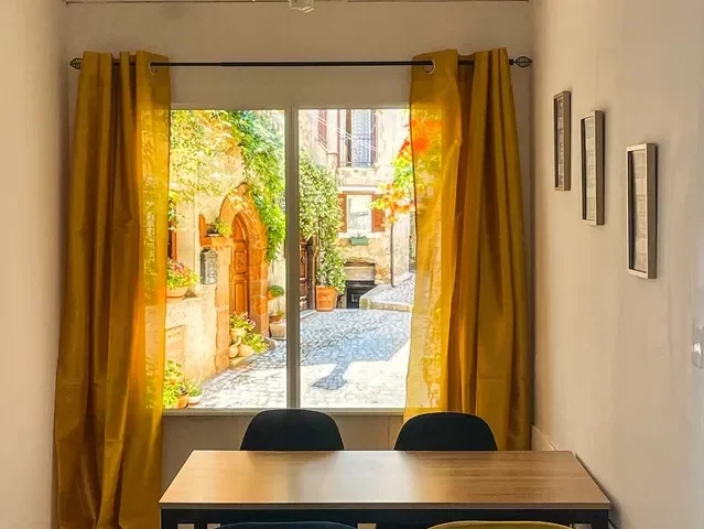 Transformation Visuelle de l’Agence Immobilière REM à Lambesc avec une Fenêtre Virtuelle LED